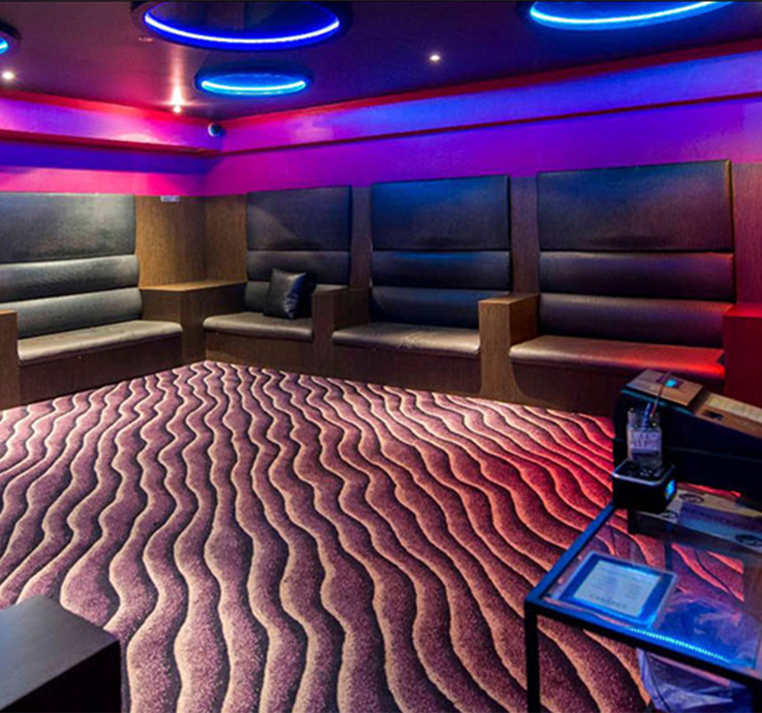 The Cabaret Night Club -  Locale per adulti Club dei Signori Cabaret