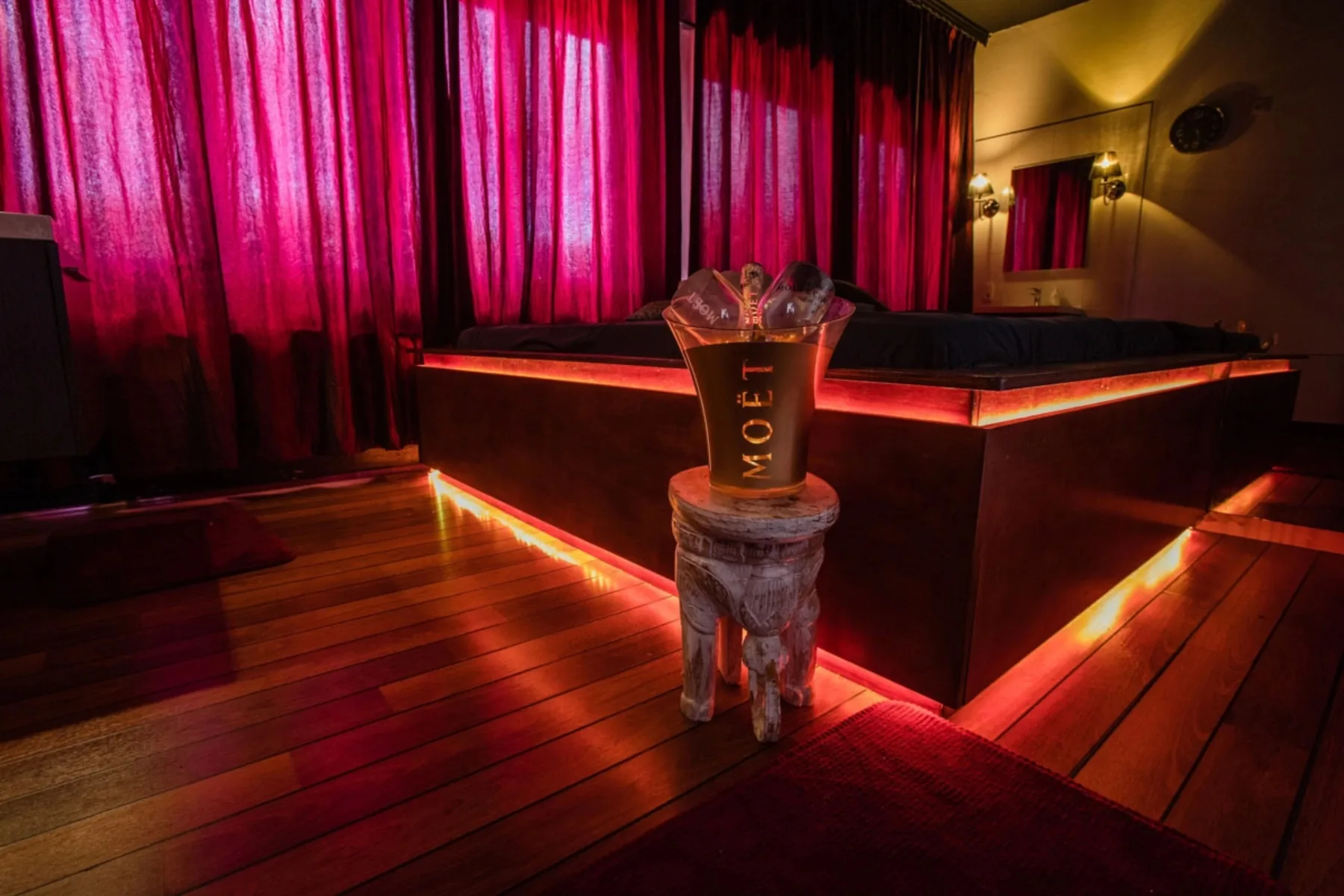 Pure Rendez-vous -  Love Hotel