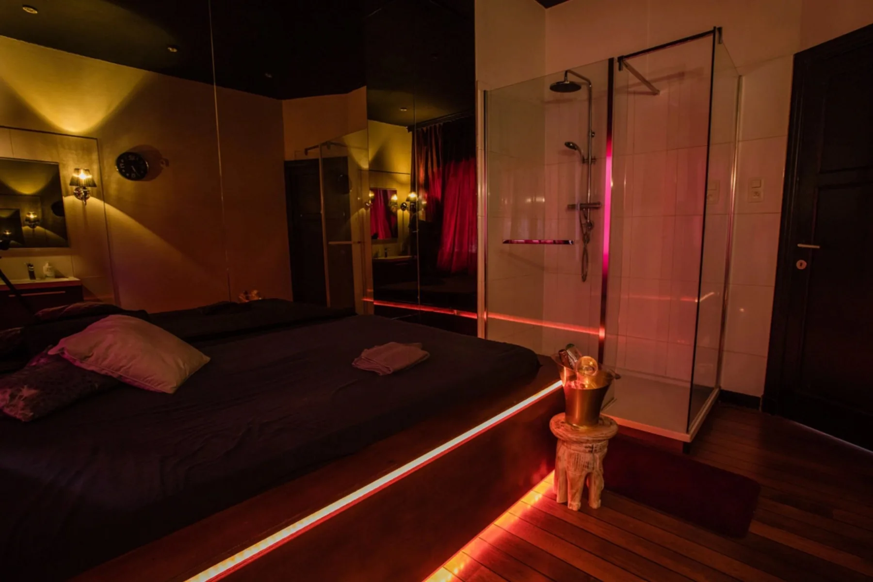 Pure Rendez-vous -  Hotel de Amor