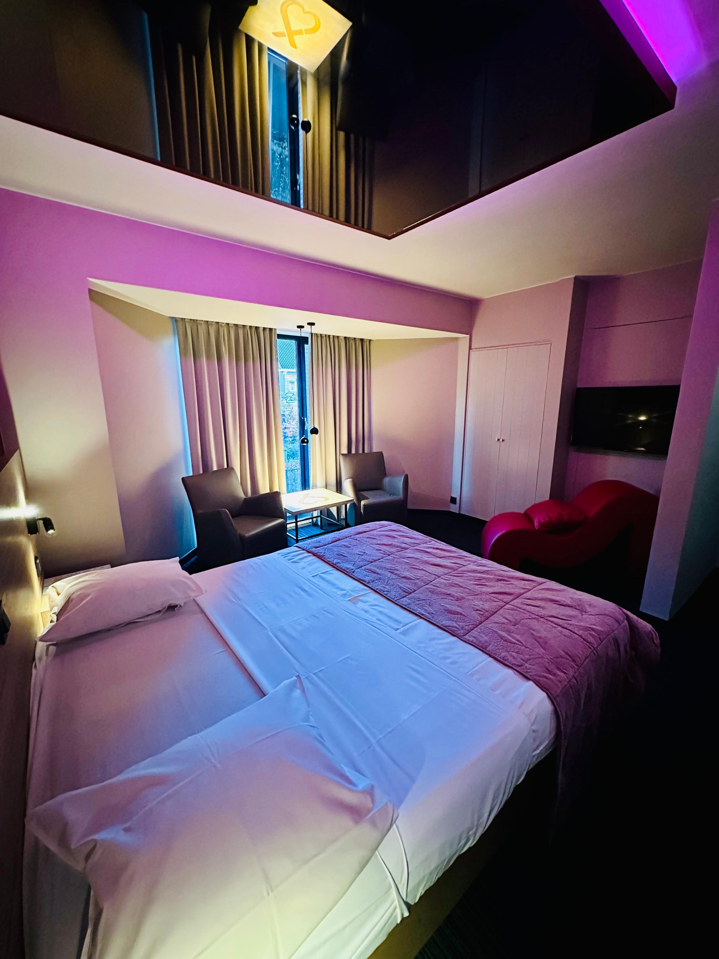 Trianon -  Love Hotel