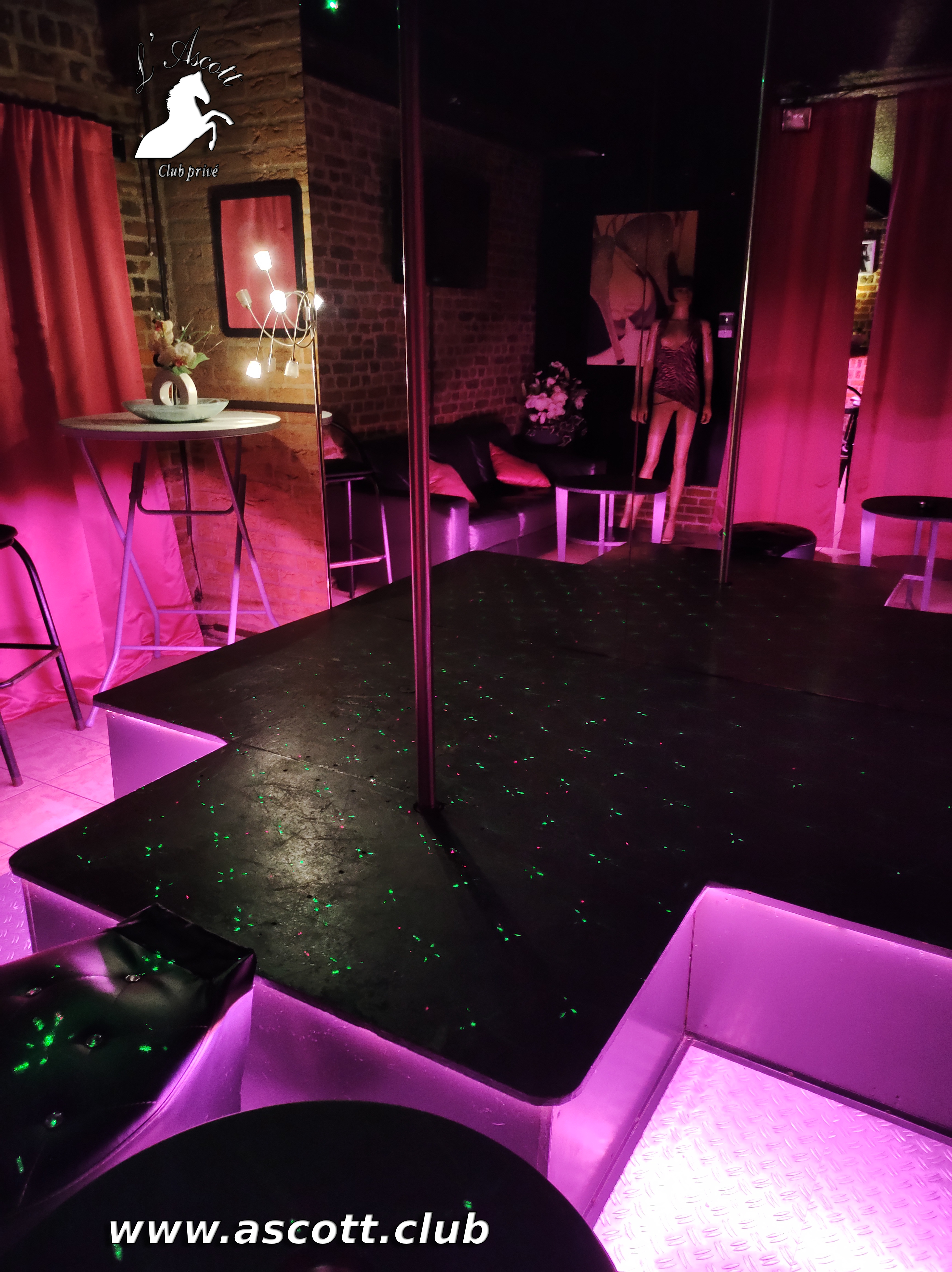 L'Ascott Club Privé -  Club de Striptease Cabaret Club de Caballeros Entretenimiento para Adultos