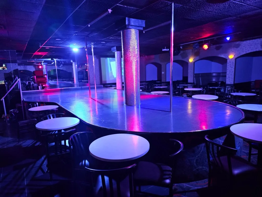 Leopards Lounge -  Herrenclub Stripclub Kabarett Unterhaltung für Erwachsene
