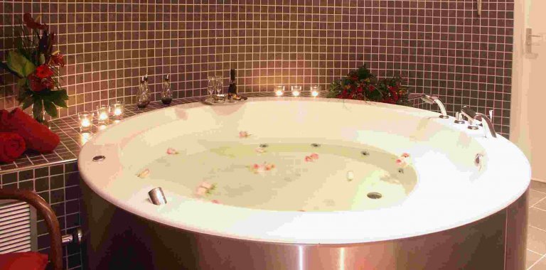 Carpe Diem Massage -  Erotische Massage Erotische Sauna Fetisch Unterhaltung für Erwachsene BDSM