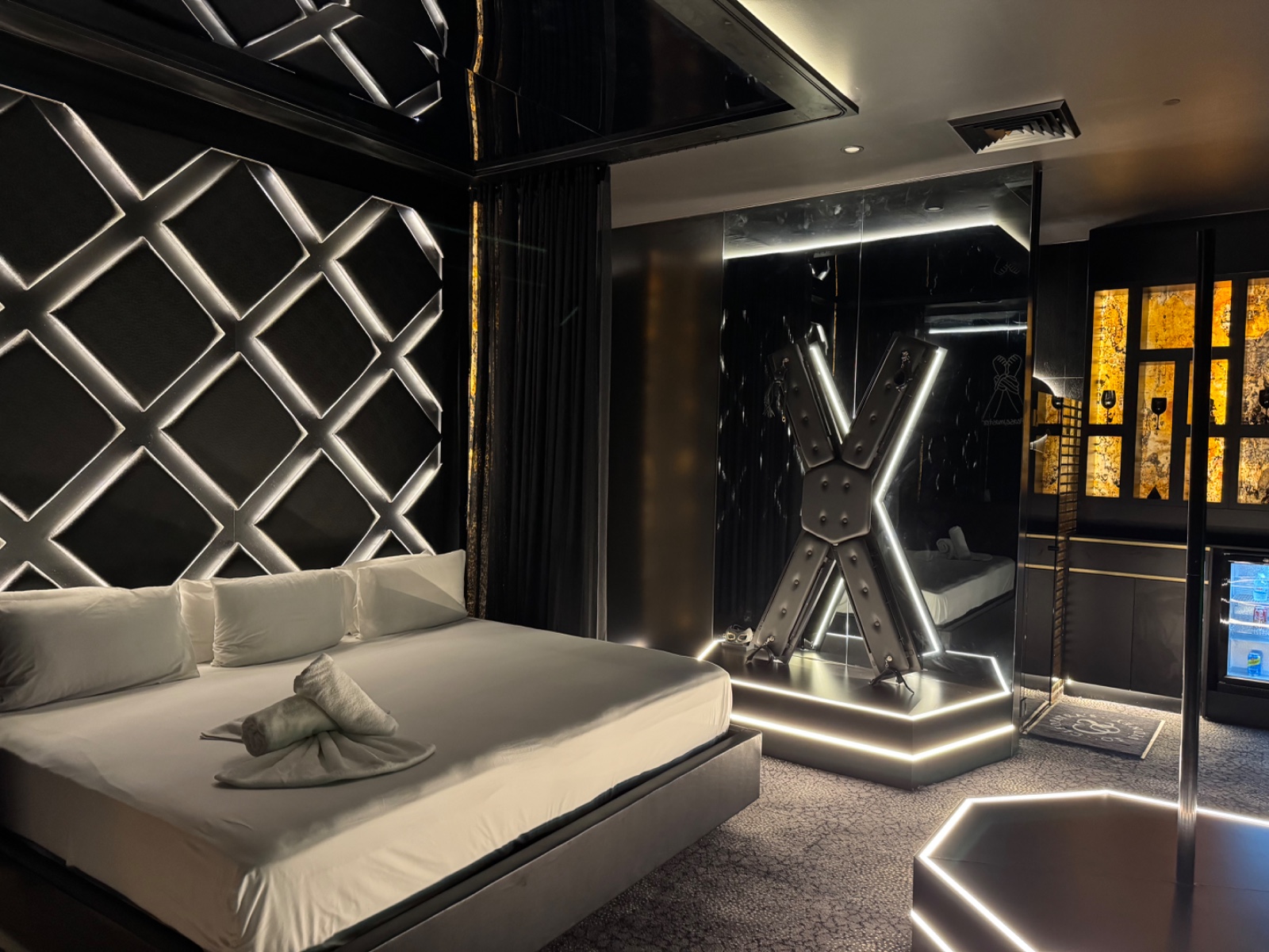 Cleopatra's Gentlemans Club - 