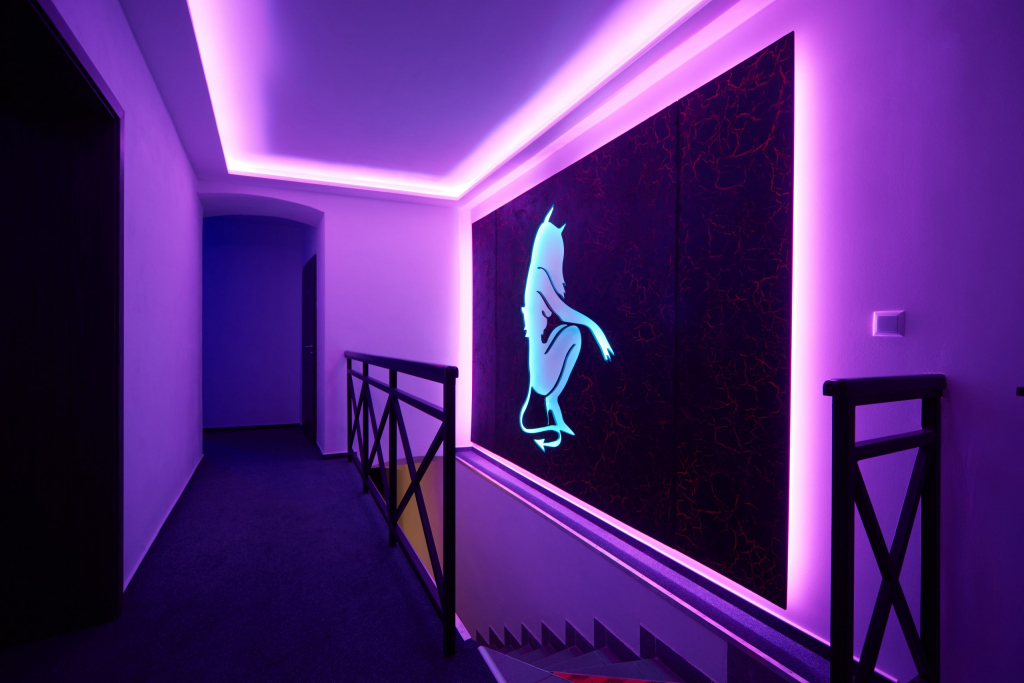 Red Devil Night Club - 