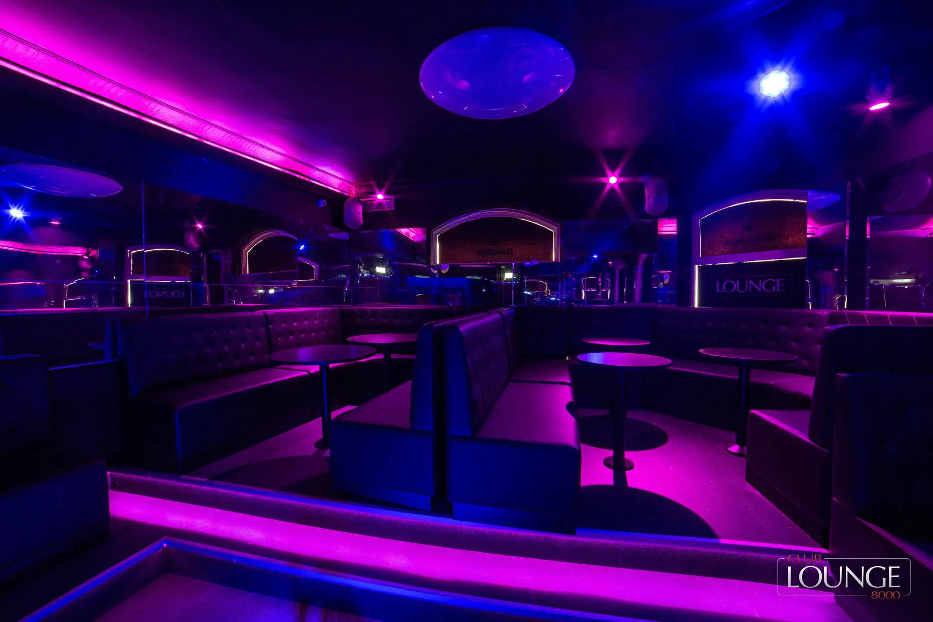 Club Lounge 8000 - 