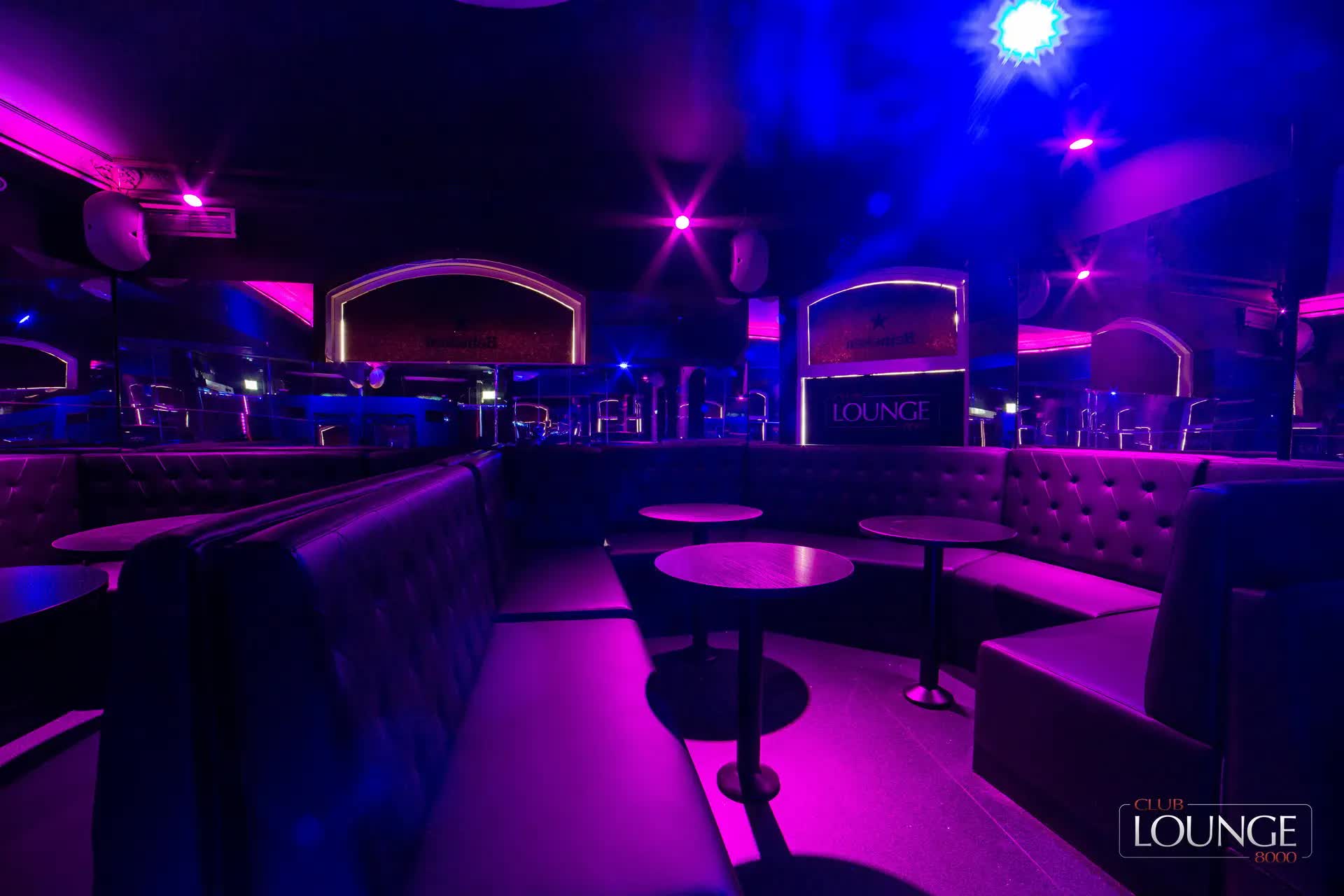 Club Lounge 8000 - 