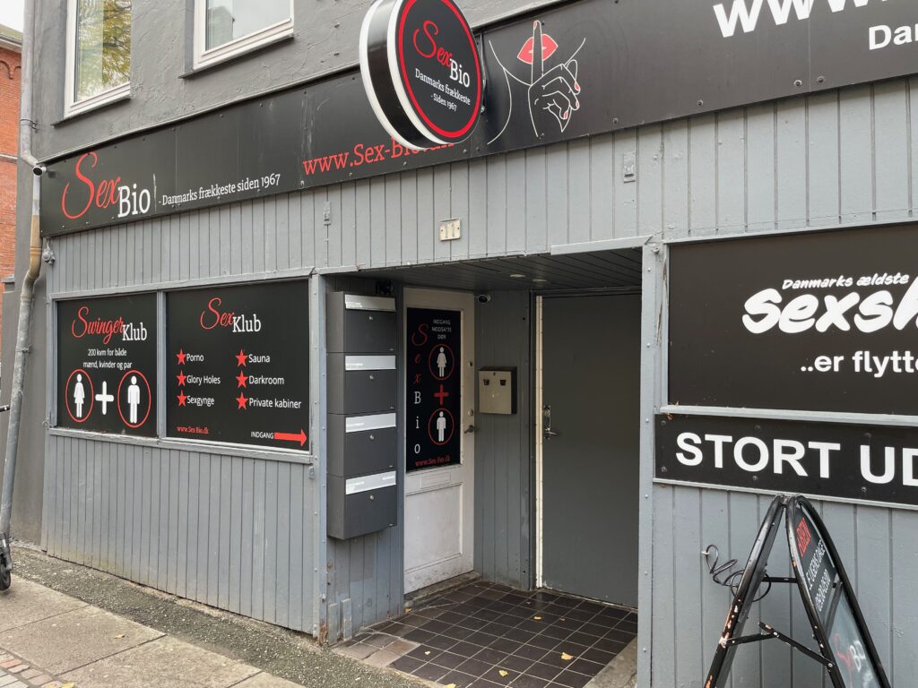G Club -  Swingers Erotic Cinemas Erotic Sauna Gay