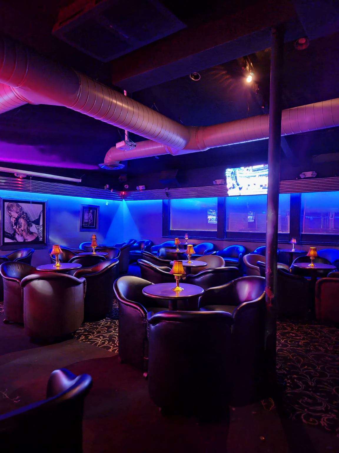 Dirty's Topless Bar -  Strip Club