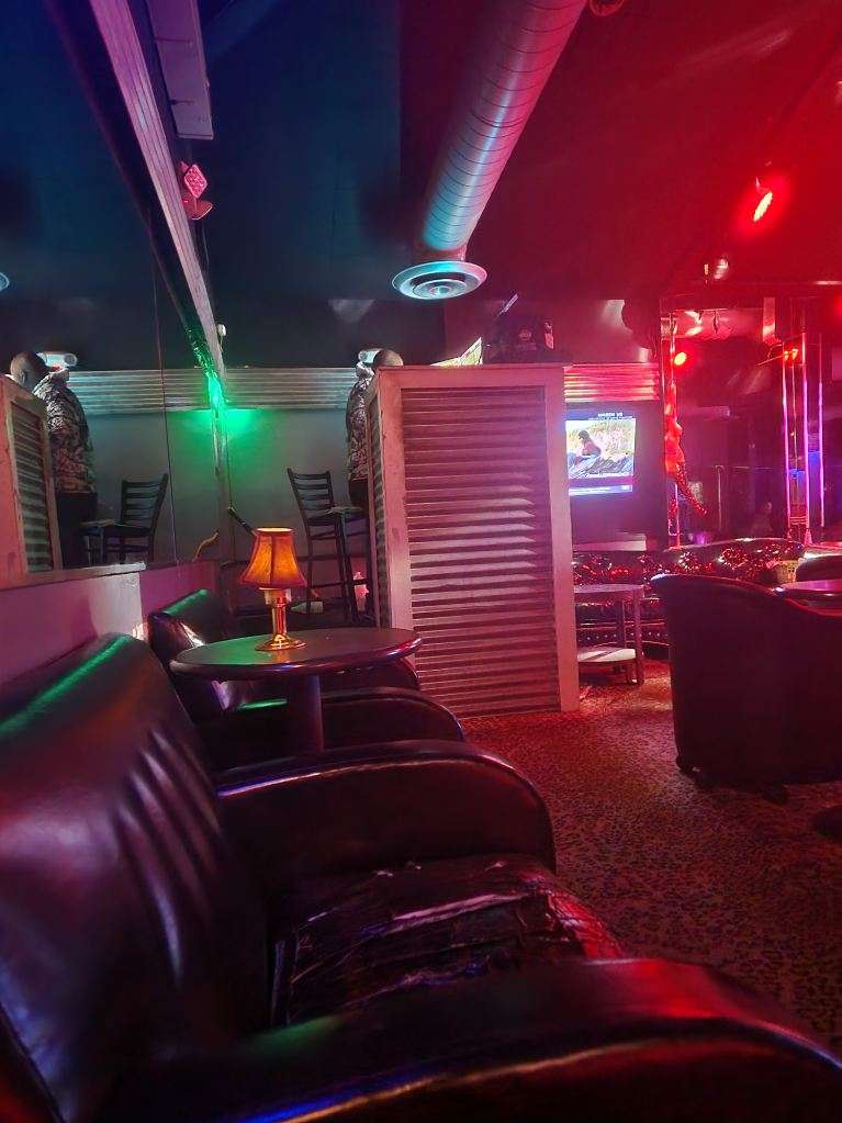 Dirty's Topless Bar - 