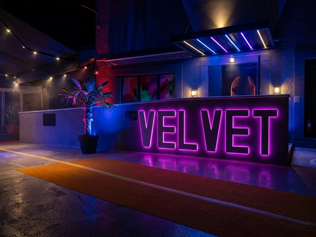 LE VELVET CLUB -  Swingers Erotische Nachtclub Cabaret