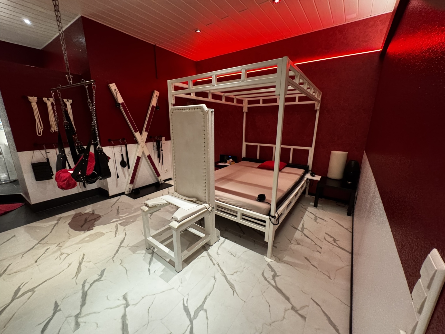 Arachne Vermietungen -  Hotel dell'Amore BDSM