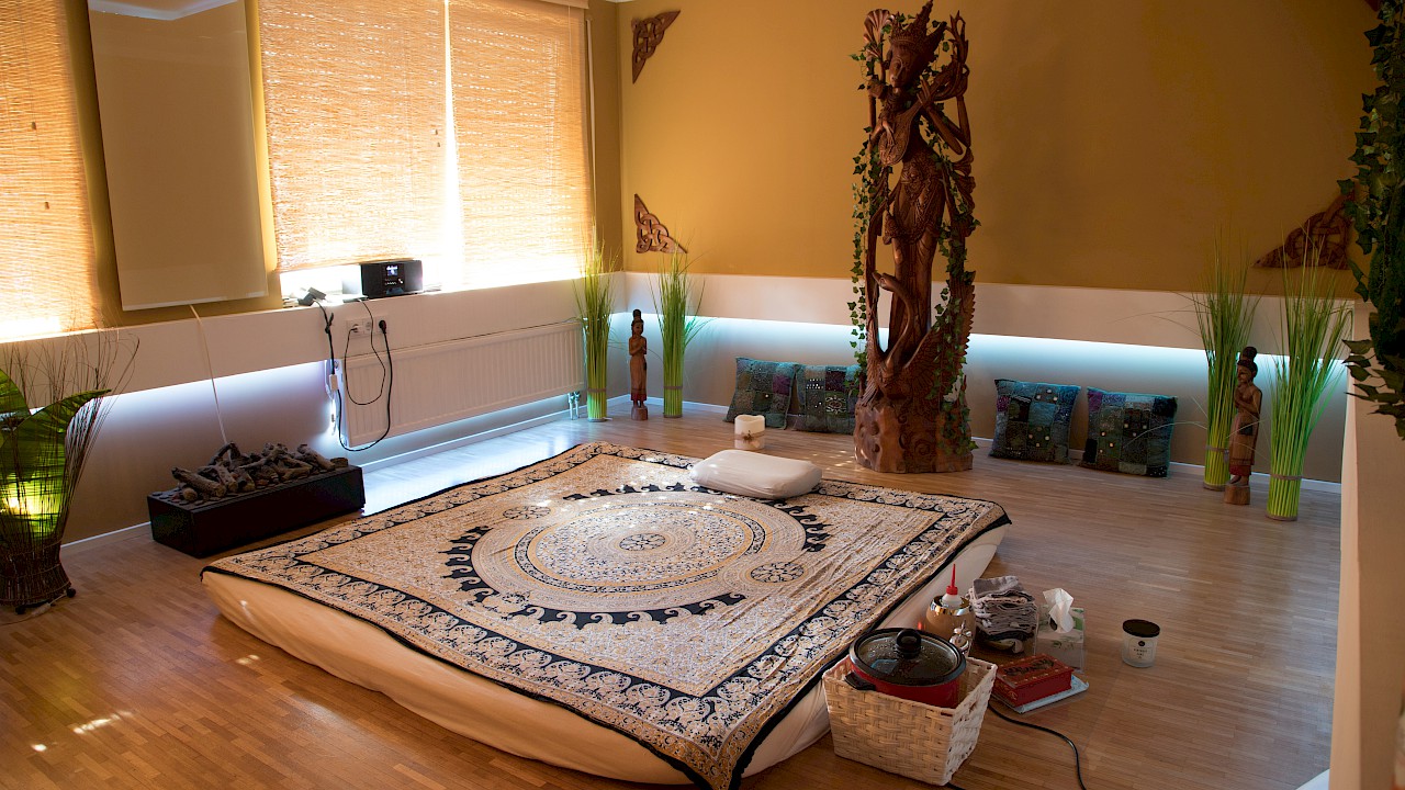 Tantra Massage OM Ulm -  Erotische Massage Fetisch Unterhaltung für Erwachsene BDSM