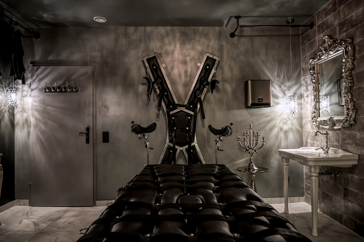 Sweet Poison Rooms - 