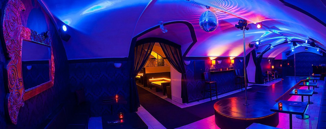 4Play Lounge -  Exclusive Gentlemens Club Brothel Strip Club