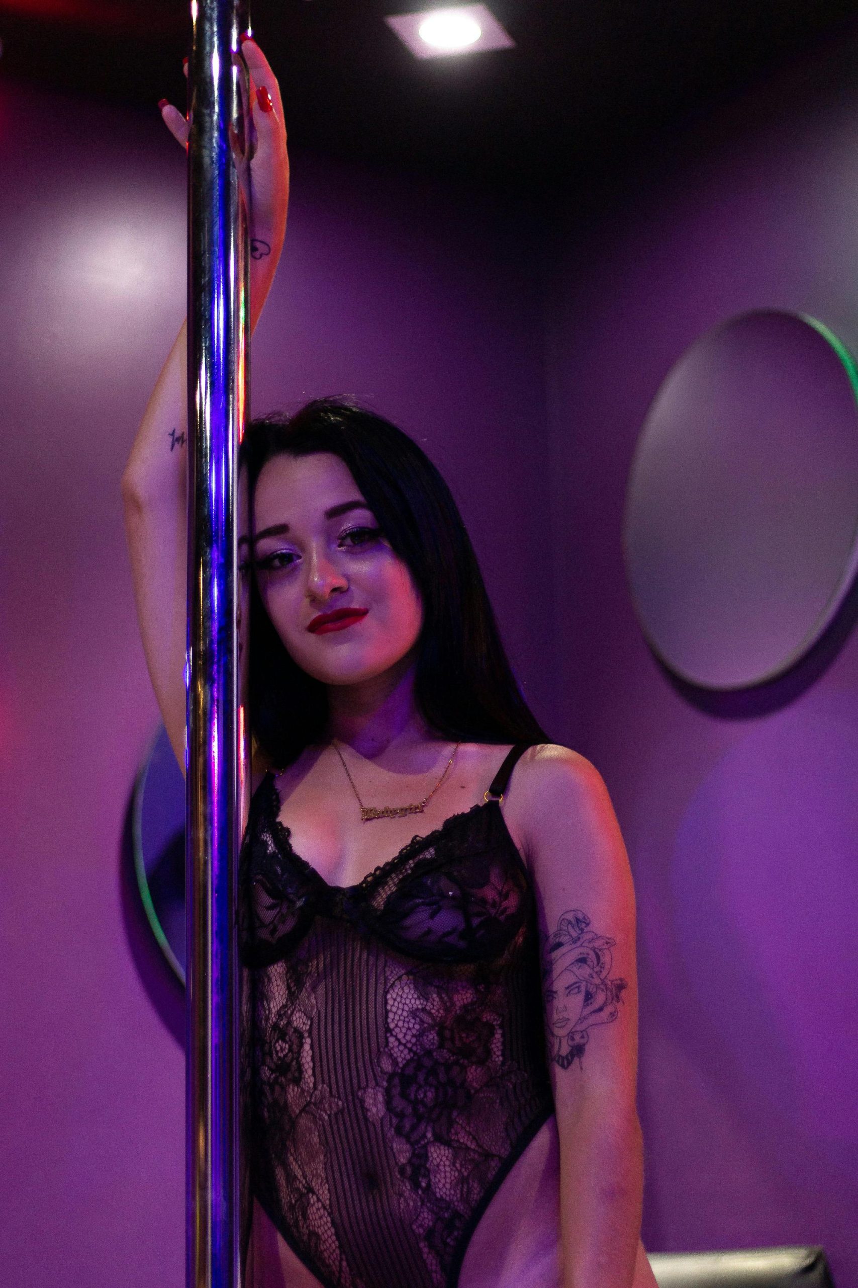 Dolls Club -  Strip Club Gentlemens Club Erotic Night Club