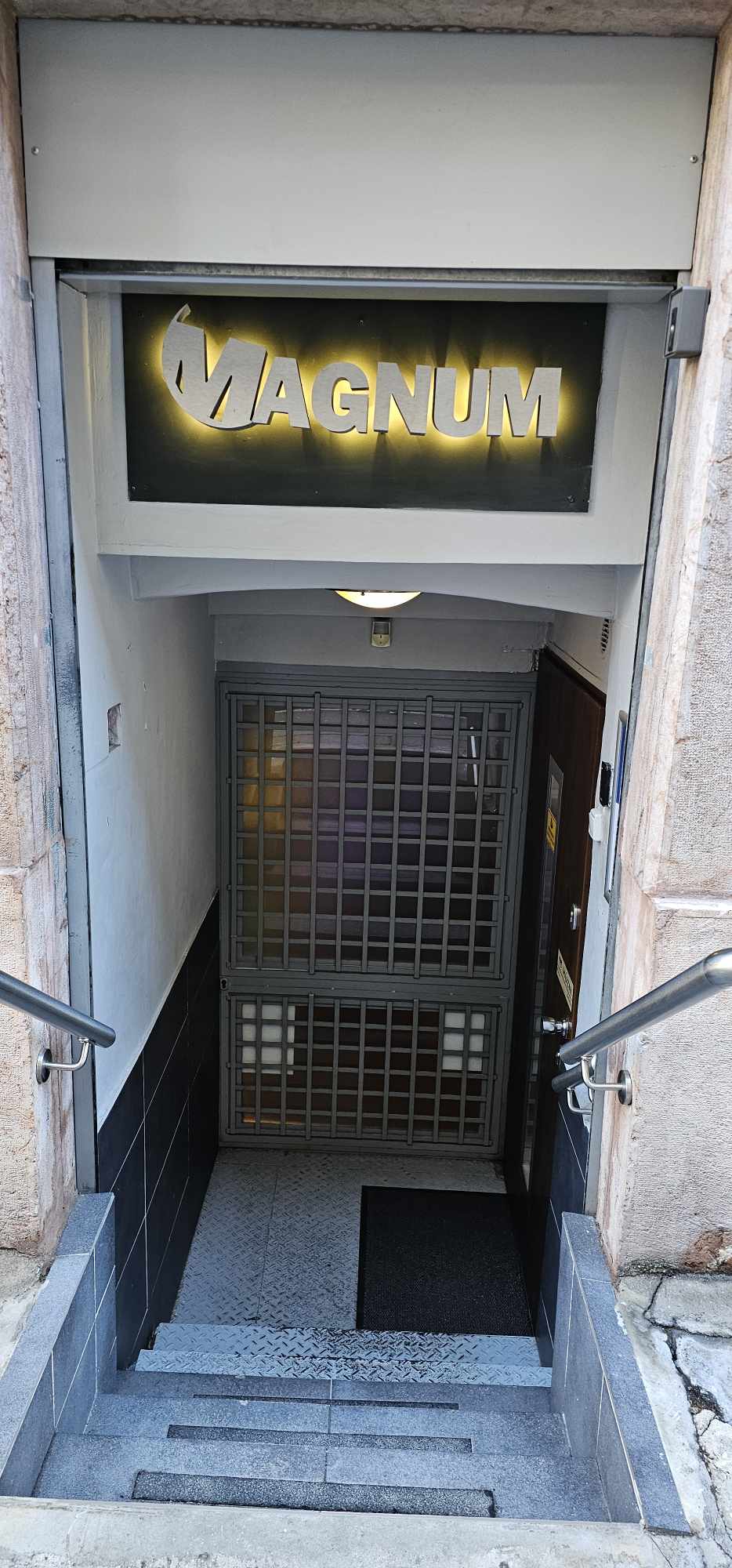 Magnum Sauna -  Gay Erotic Sauna