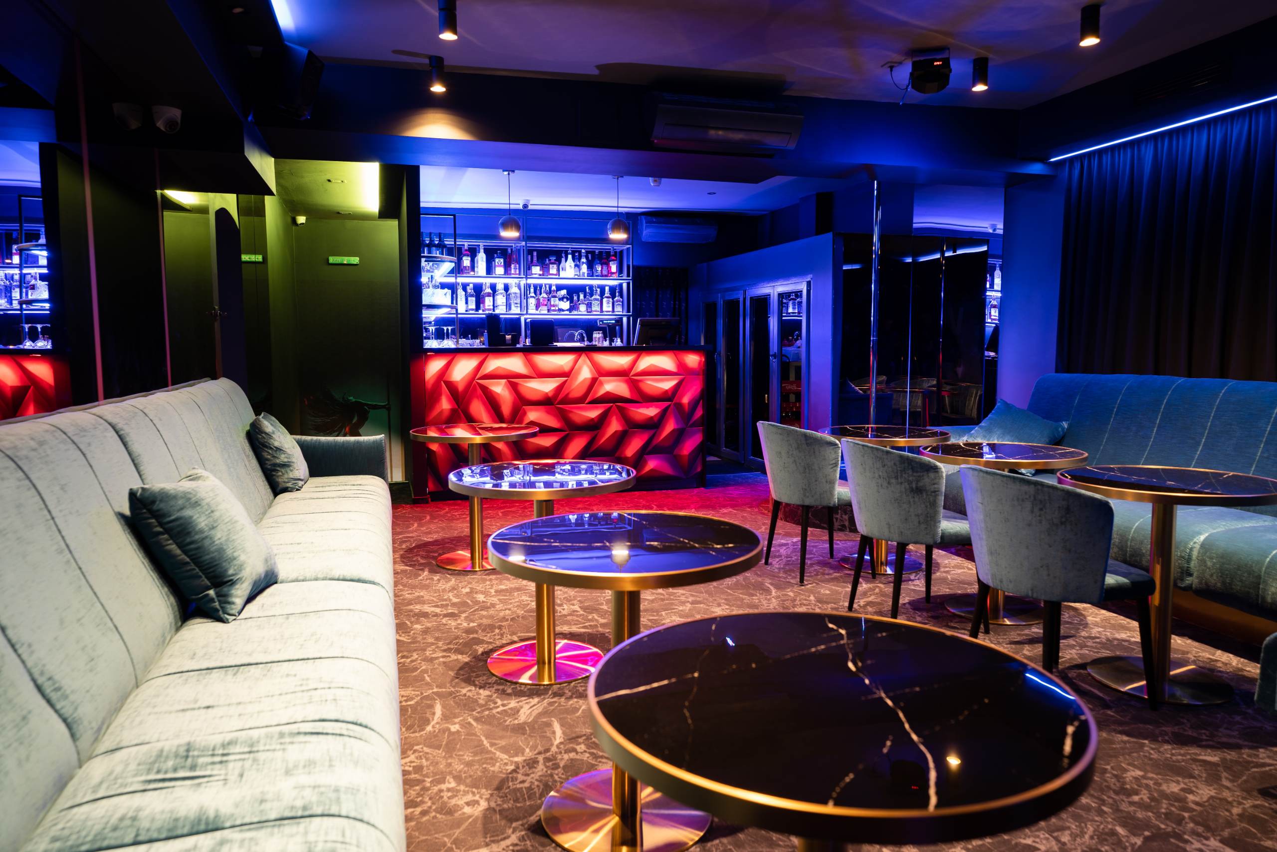 NAOMI Club Budapest -  Strip Club Gentlemens Club Erotic Night Club