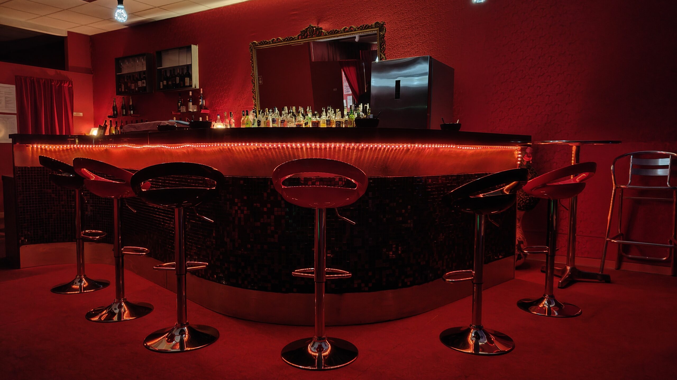 The Black Queen Club Privé -  Intercambistas Fetiche
