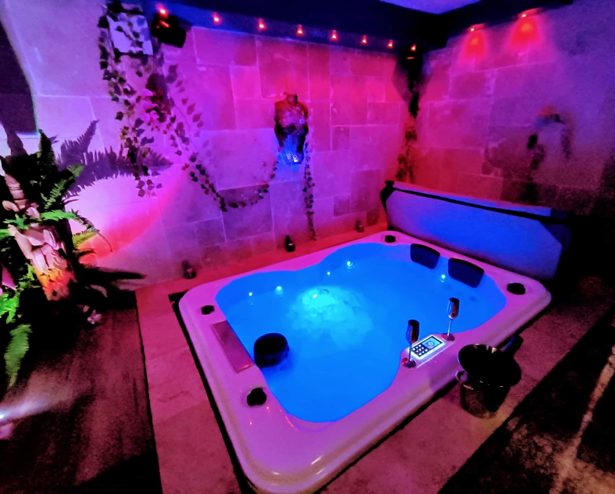 Le Boudoir de Cormelles -  Love Hotel Erotic Sauna Erotic Massage