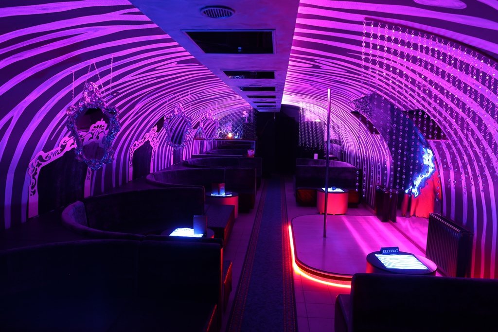 Blue Moon Night Club - 