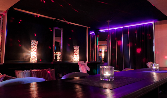 Gentlemen's Club -  Herrenclub Kabarett Stripclub Unterhaltung für Erwachsene