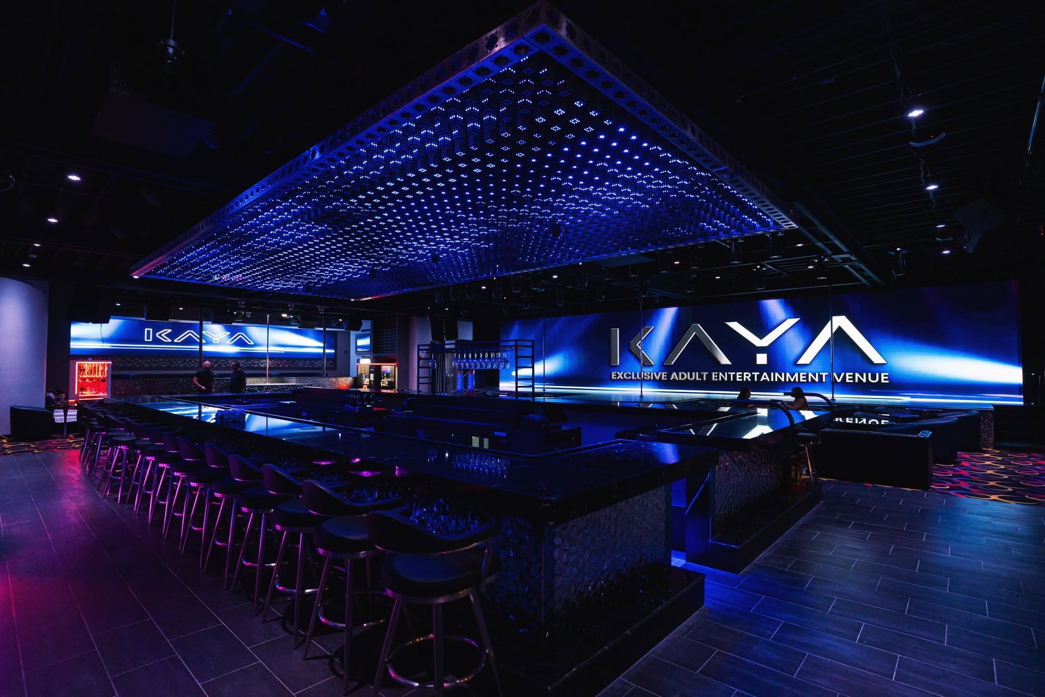KAYA Nightlife -  Vuxenunderhållning Stripbar Erotisk nattklubb Kabaré Gentlemans Klubb