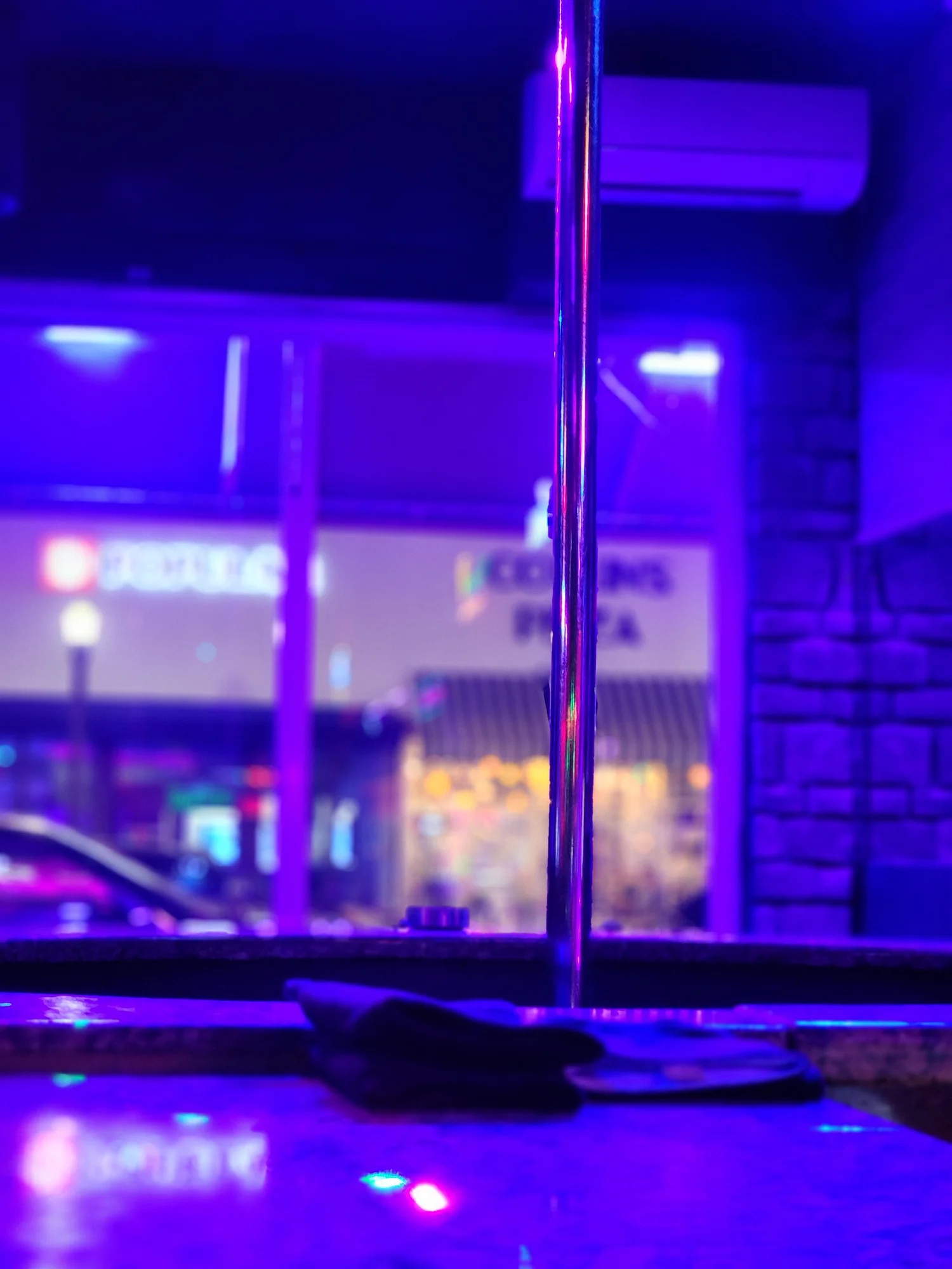 Bikini Bar -  Go-Go Bar Weibliche Stripperinnen