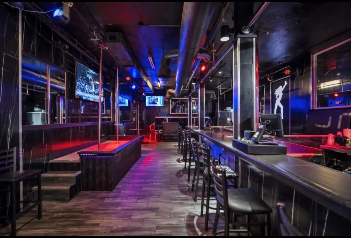 ONE Gentlemen's Club -  Gentlemens Club Adult Entertainment