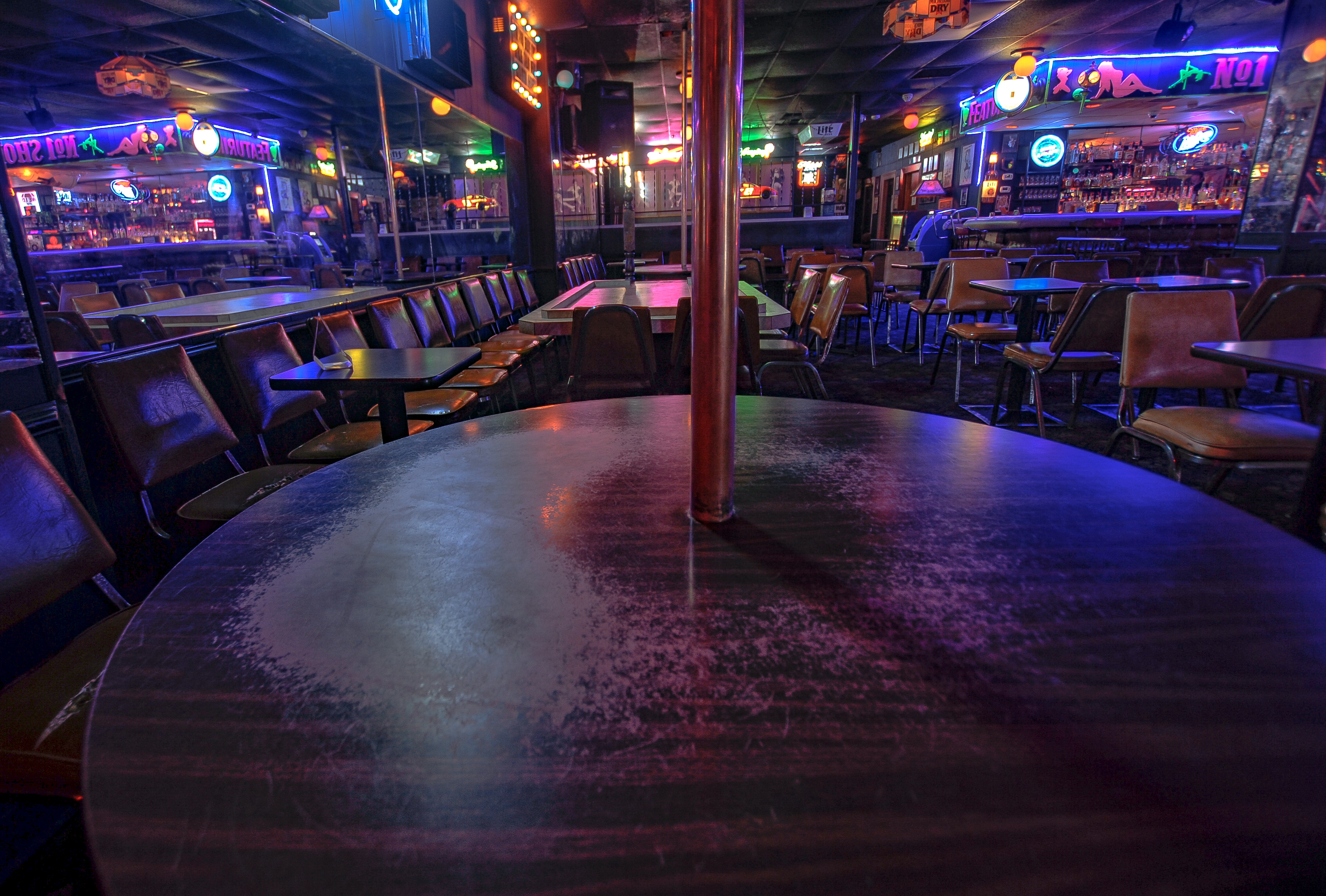 The Discotheque Lounge -  Club de Striptease