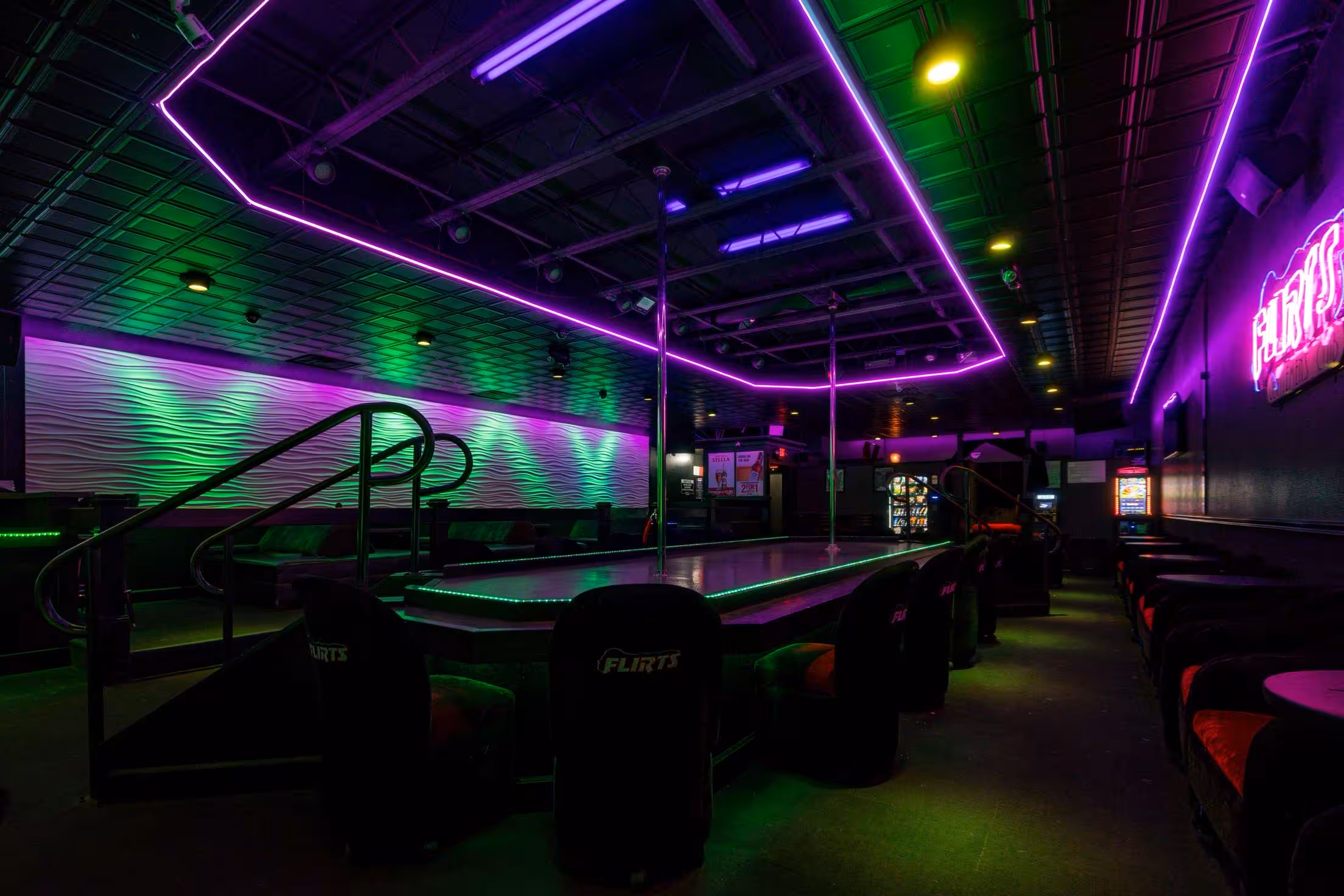 Flirts Gentlemen's Club -  Herenclub Volwassenvermaak