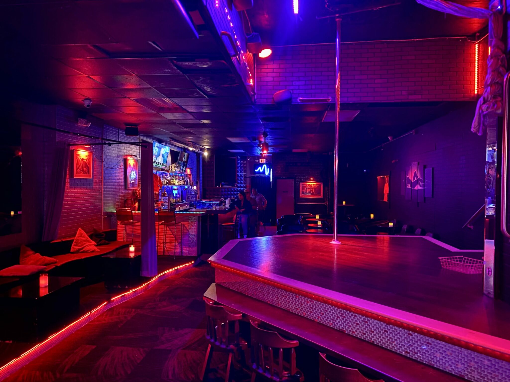 The Night Before Lounge -  Stripclub Herrenclub Unterhaltung für Erwachsene