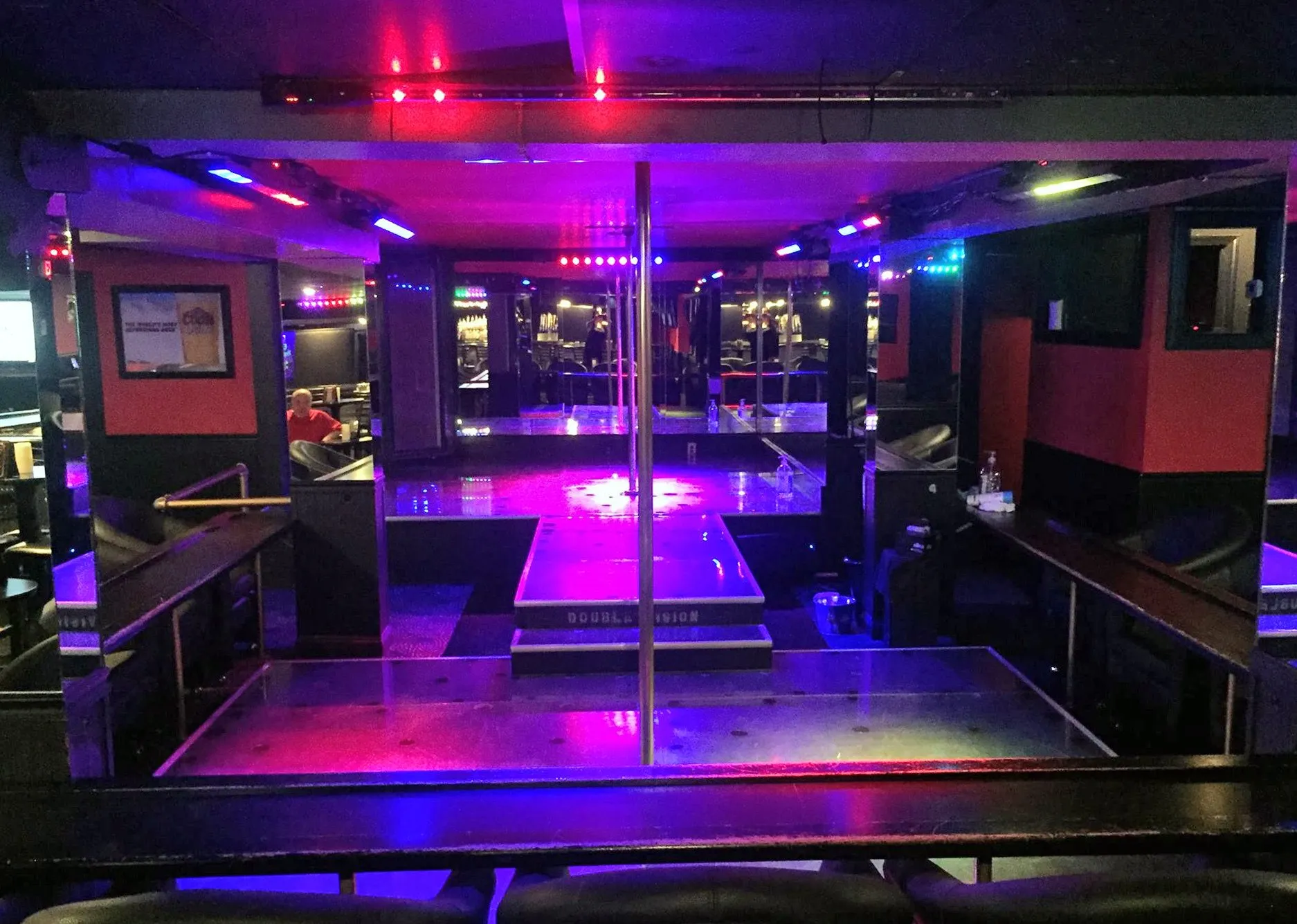 Double Vision -  Stripbar Gentlemans Klubb Kvinnliga Stripteasedansöser