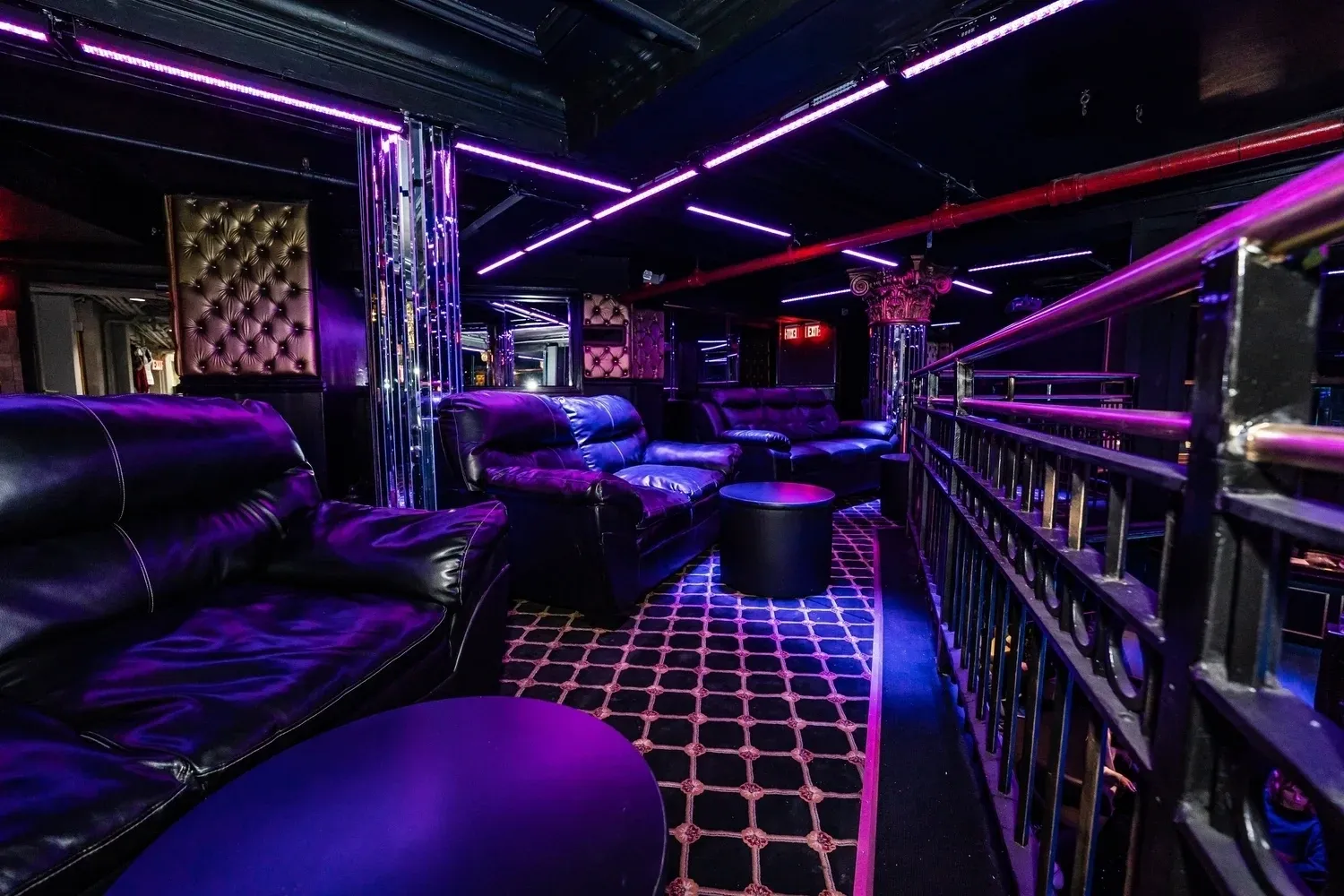 Lido Lounge -  Adult Entertainment Female Strippers