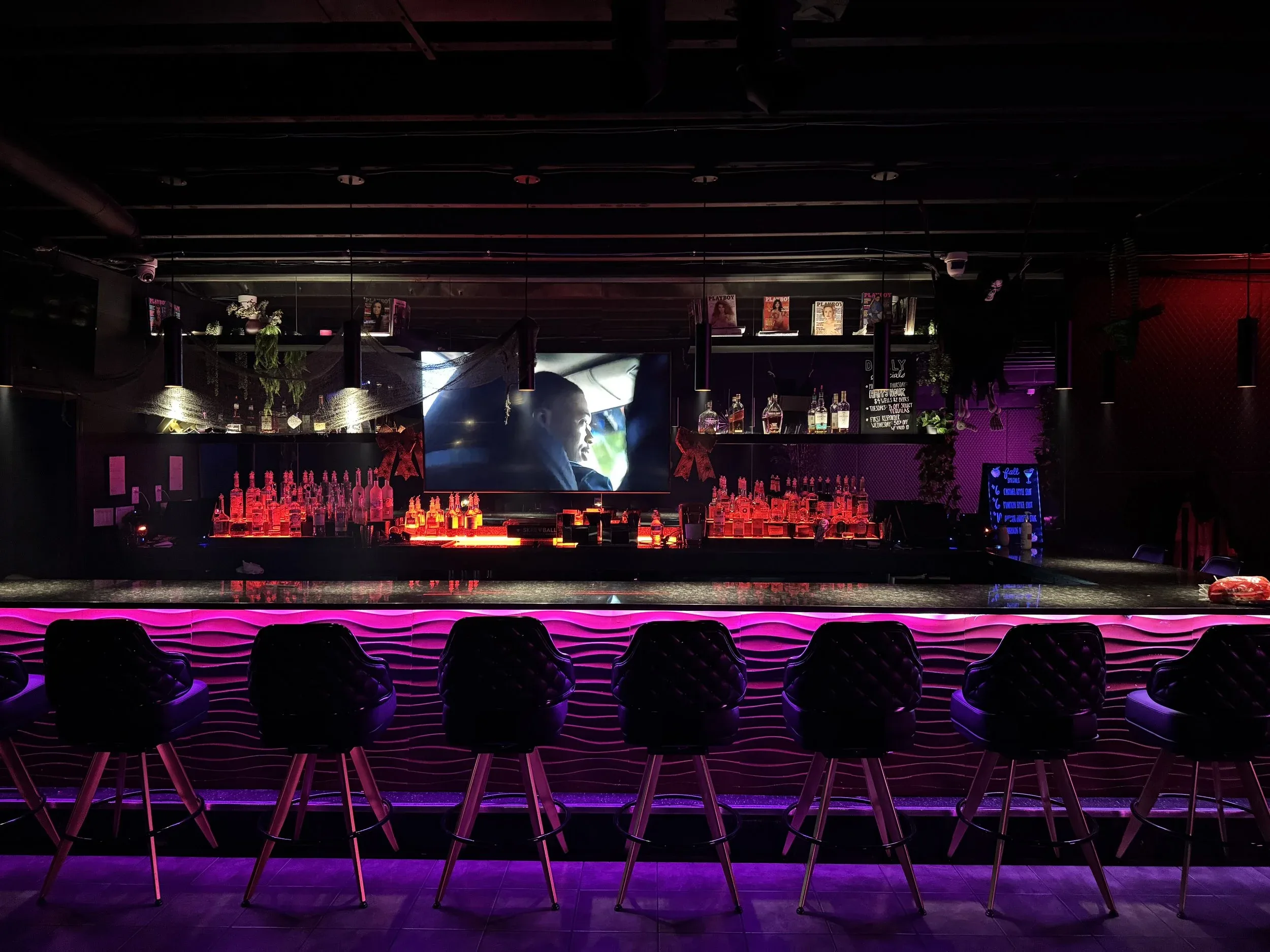Mixers Club & Lounge -  Strip Club Female Strippers